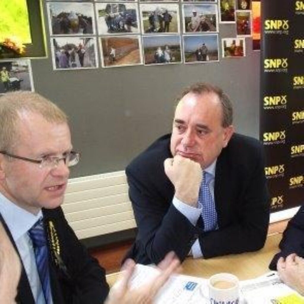 Alex Salmond (r) with new Glasgow East MP John Mason