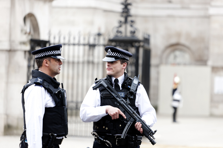 do uk police carry guns