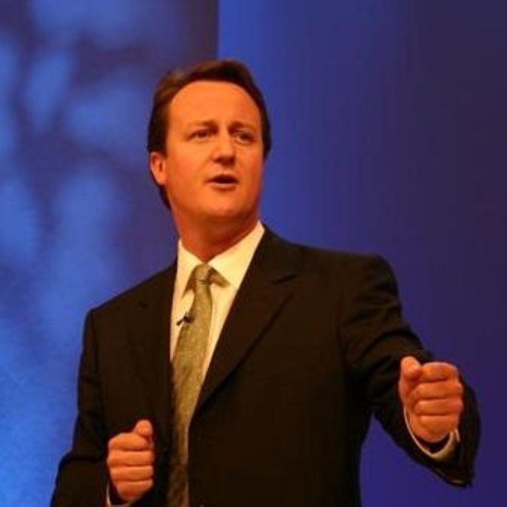Cameron toughens Tory line on immigration