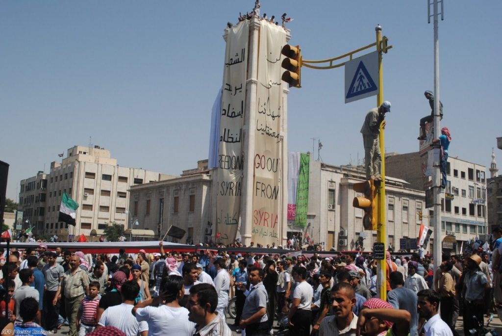 Syrians demonstrate in Hama