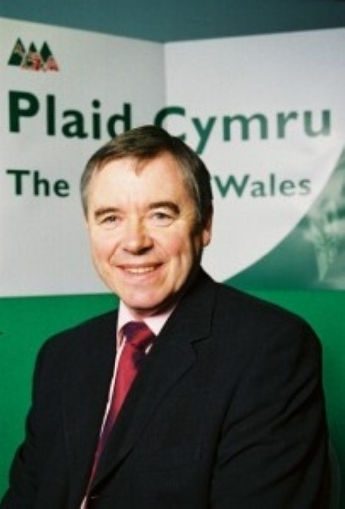 Plaid leader to stand down