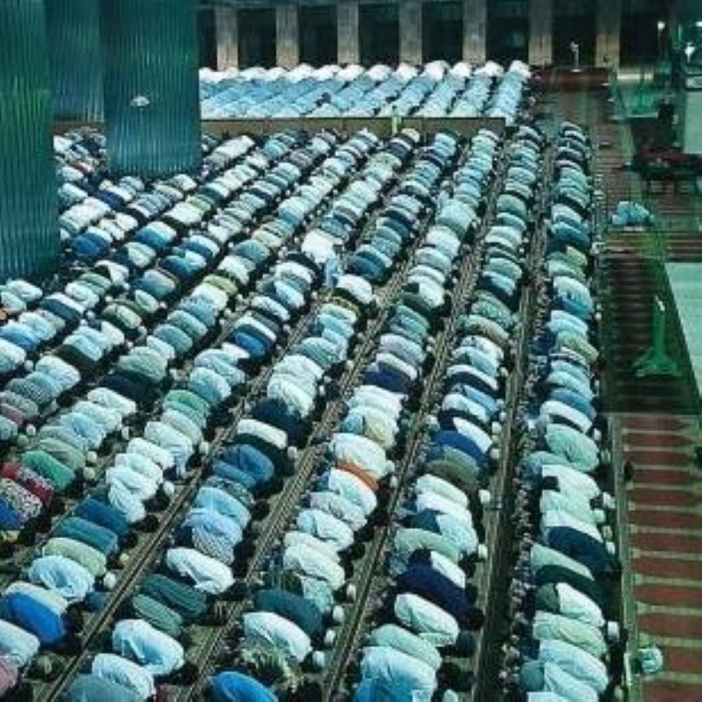 Mourners flock to streets for Hakim