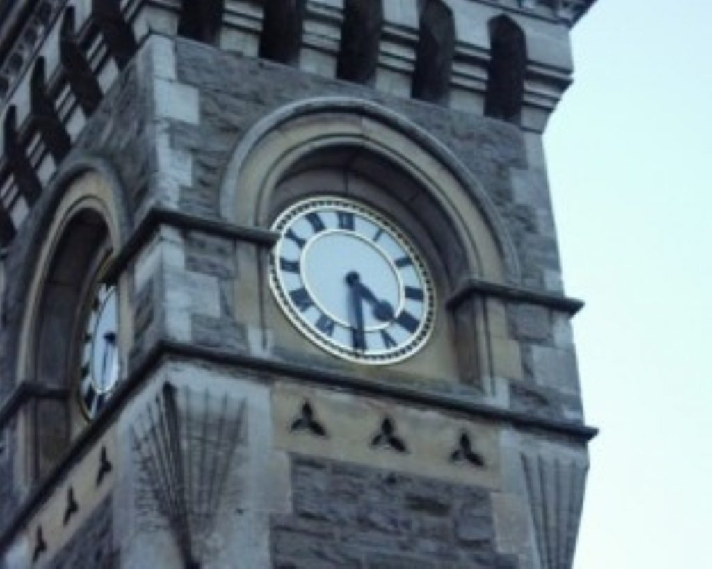 Government urged to back clock change