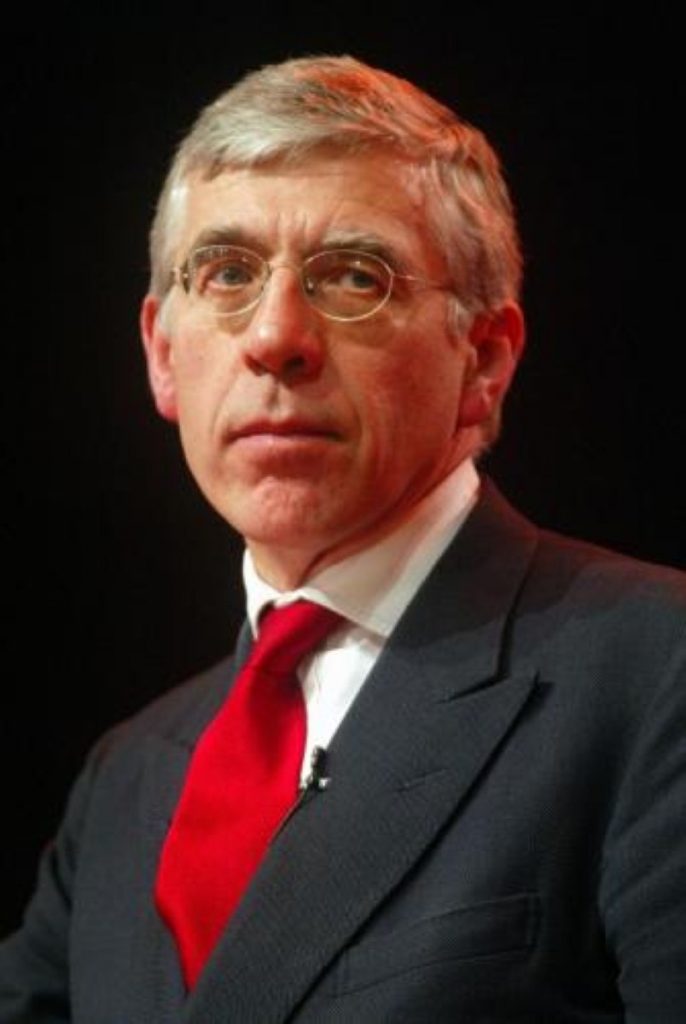 Straw says Sudan is defying the UN