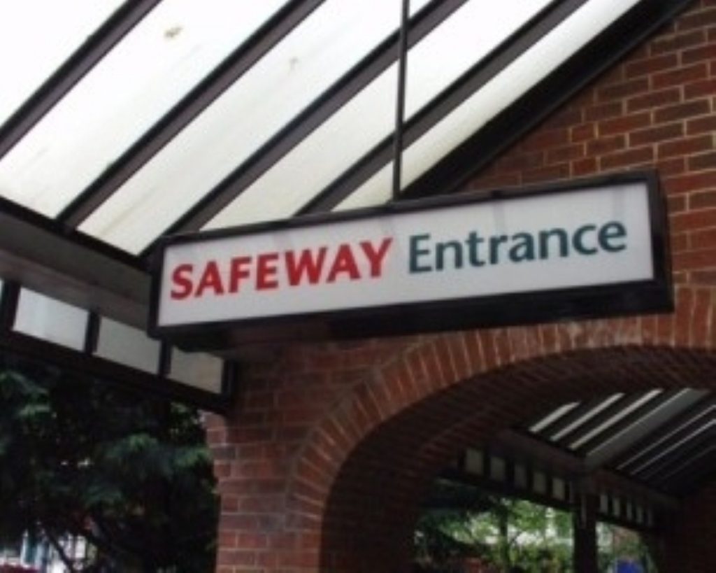 Government blocks 'big three' bids for Safeway