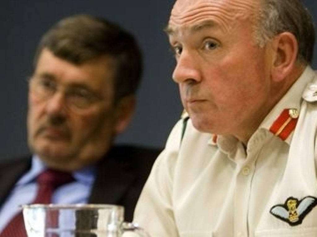 Dannatt (r) with former defence secretary Bob Ainsworth