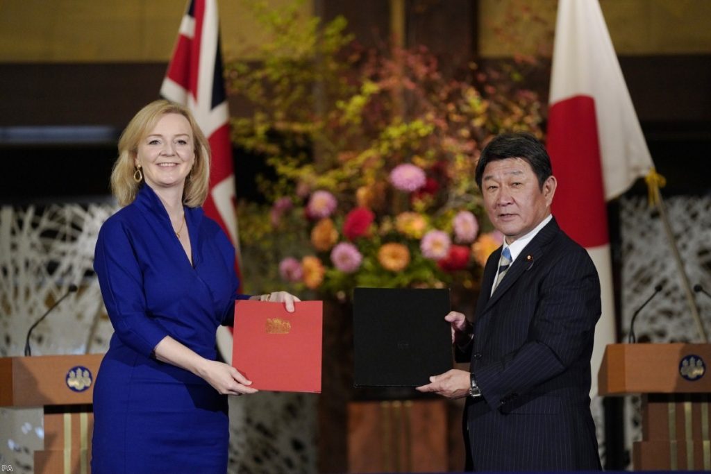 Liz Truss and Japanese foreign minister Toshimitsu Motegi exchange agreement documents last Friday. 