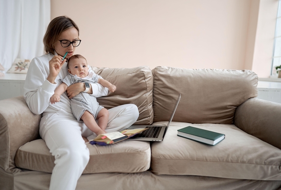 Parents still have unequal access to flexible working post-pandemic, says report